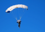 开云体育中国官网-罗德里戈，F1街道赛之夜的硬仗之王