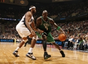 开云体育官方网站-黄蜂战术压制公牛，F1新赛季揭幕战外的战术博弈启示