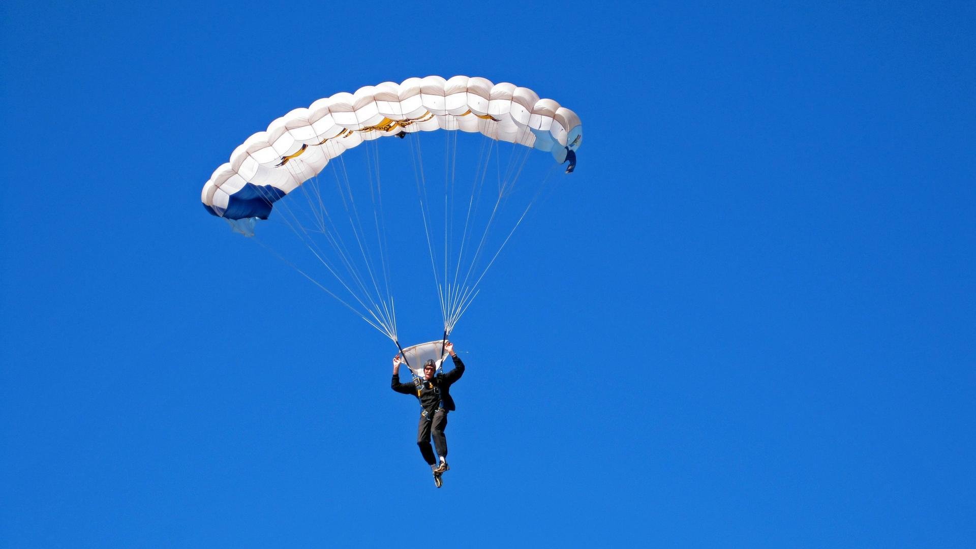 罗德里戈，F1街道赛之夜的硬仗之王