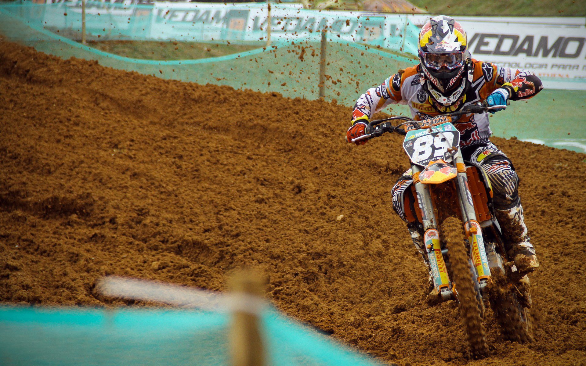 街道狂想曲，当F1引擎轰鸣遇见恩比德的纪录之夜