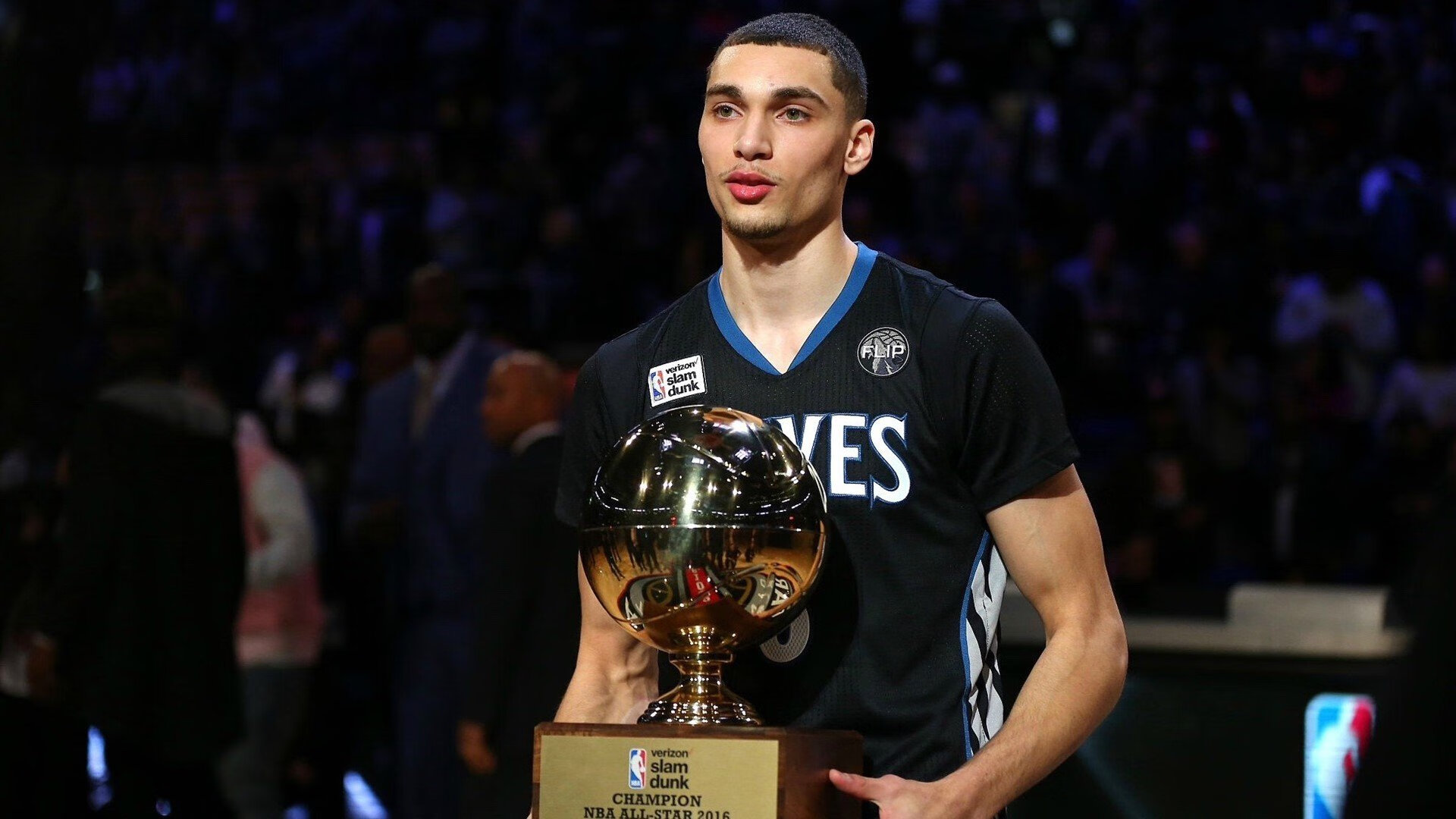 深圳队险胜独行侠，西亚卡姆关键制胜